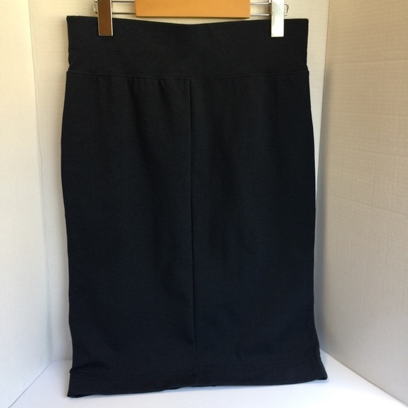New - Joe Fresh, Women’s gray Stretchable Mini Skirt. Size: Small. - Picture 2 of 14